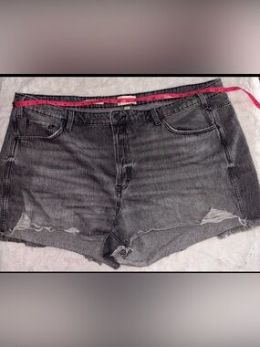 Ladies Universal Thread Washed Black High-Rise mini Denim Cutoff Shorts size 22